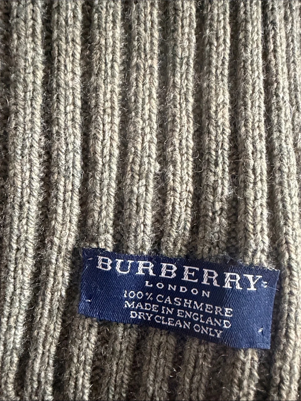 Luxurious Burberry London Ribbed Knit Wrap Scarf